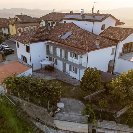 Capo Dalba - Cascina Con Vista Panoramica Diano dʼAlba